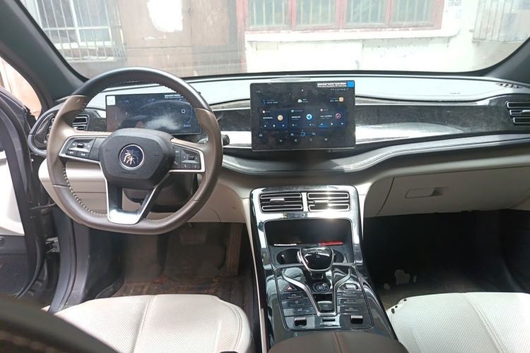 Used BYD Qin PLUS 2023 Champion Edition DM-i 55KM Leading Model Center Console