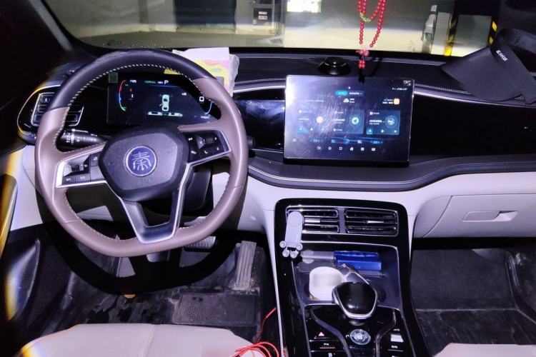 Used BYD Qin PLUS 2023 Champion Edition DM-i 120KM Leading Model Center Console