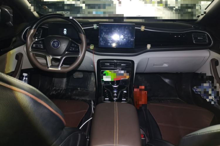 Used BYD Qin PLUS 2023 Champion Edition EV 510KM Leading Model Center Console