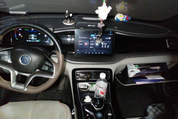 Used BYD Qin PLUS 2023 Champion Edition EV 510KM Beyond Model Center Console