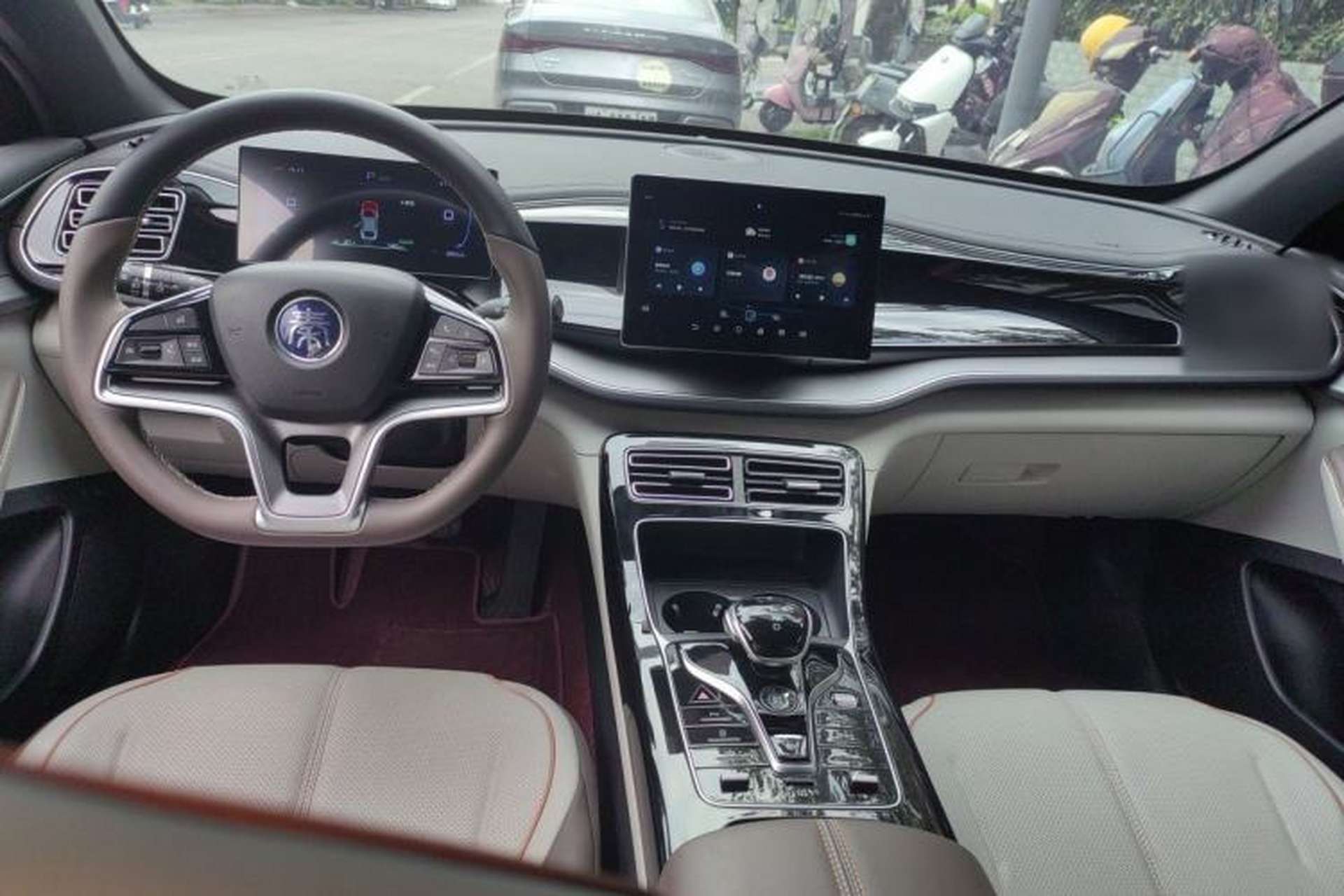 Used BYD Qin PLUS 2023 Champion Edition EV 510KM Leading Model Center Console