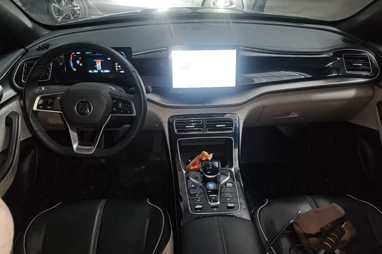 Used BYD Qin PLUS 2023 Champion Edition DM-i 120KM Leading Model Center Console