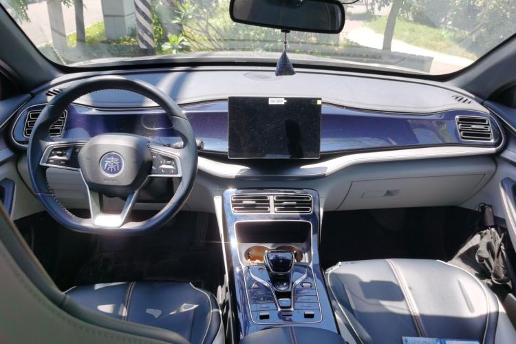 Used BYD Qin PLUS 2023 Champion Edition DM-i 120KM Leading Model Center Console