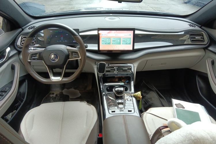 Used BYD Qin PLUS 2023 Champion Edition DM-i 55KM Leading Model Center Console
