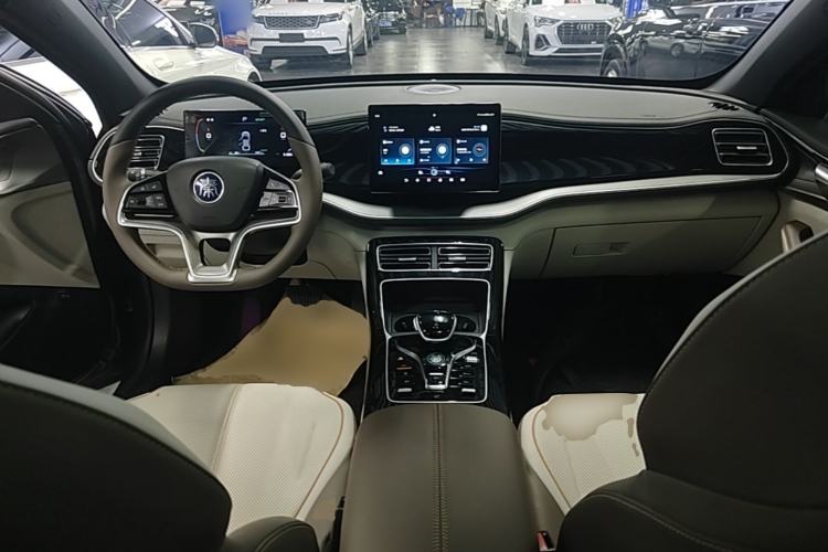 Used BYD Qin PLUS 2023 Champion Edition EV 420KM Superior Model Center Console