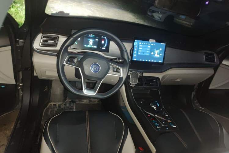 Used BYD Qin PLUS 2023 Champion Edition DM-i 120KM Leading Model Center Console