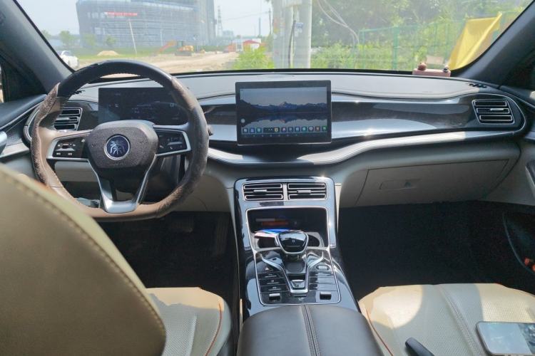 Used BYD Qin PLUS 2023 Champion Edition DM-i 120KM Leading Model Center Console