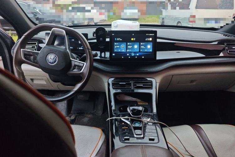 Used BYD Qin PLUS 2023 Champion Edition DM-i 55KM Leading Model Center Console