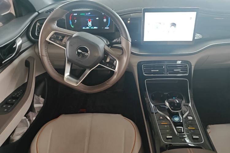 Used BYD Qin PLUS 2023 Champion Edition DM-i 55KM Superior Model Center Console