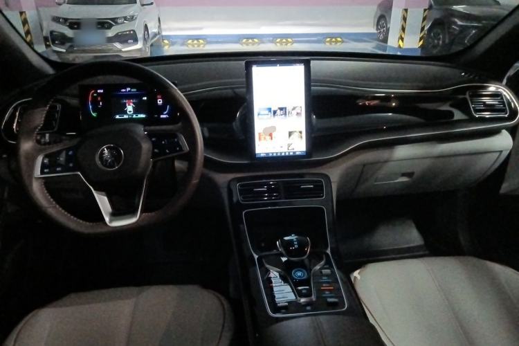 Used BYD Qin PLUS 2023 Champion Edition DM-i 55KM Superior Model Center Console