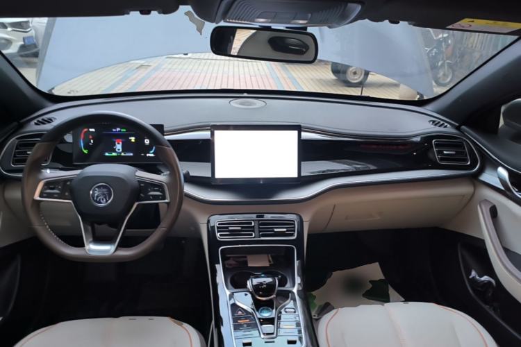Used BYD Qin PLUS 2023 Champion Edition DM-i 55KM Superior Model Center Console