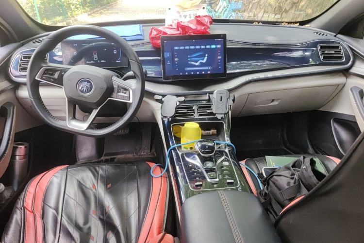 Used BYD Qin PLUS 2023 Champion Edition DM-i 120KM Leading Model Center Console