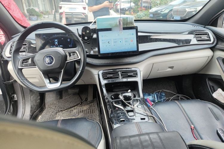 Used BYD Qin PLUS 2023 Champion Edition DM-i 55KM Leading Model Center Console