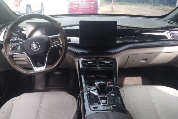 Used BYD Qin PLUS 2023 Champion Edition DM-i 55KM Leading Model Center Console