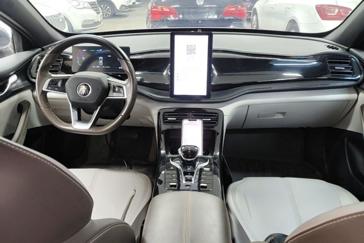 Used BYD Qin PLUS 2023 Champion Edition DM-i 55KM Leading Model Center Console