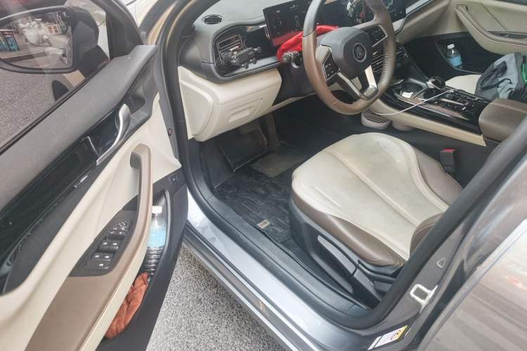 Used BYD Qin PLUS 2023 Champion Edition DM-i 55KM Leading Model Driver Seat