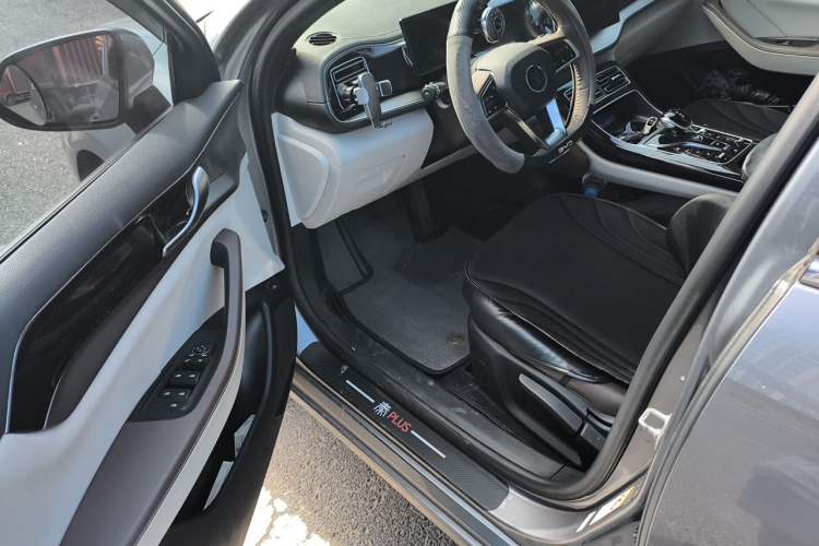 Used BYD Qin PLUS 2023 Champion Edition DM-i 120KM Leading Model Driver Seat