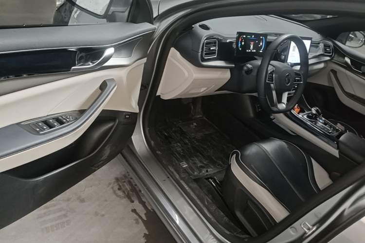 Used BYD Qin PLUS 2023 Champion Edition DM-i 120KM Leading Model Driver Seat
