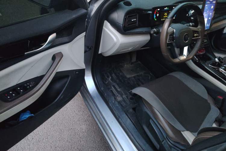 Used BYD Qin PLUS 2023 Champion Edition DM-i 55KM Leading Model Driver Seat