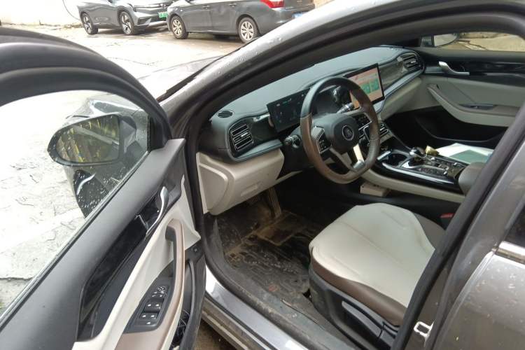 Used BYD Qin PLUS 2023 Champion Edition DM-i 55KM Leading Model Driver Seat