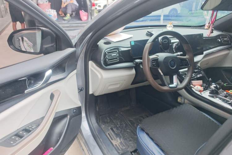 Used BYD Qin PLUS 2023 Champion Edition DM-i 55KM Leading Model Driver Seat