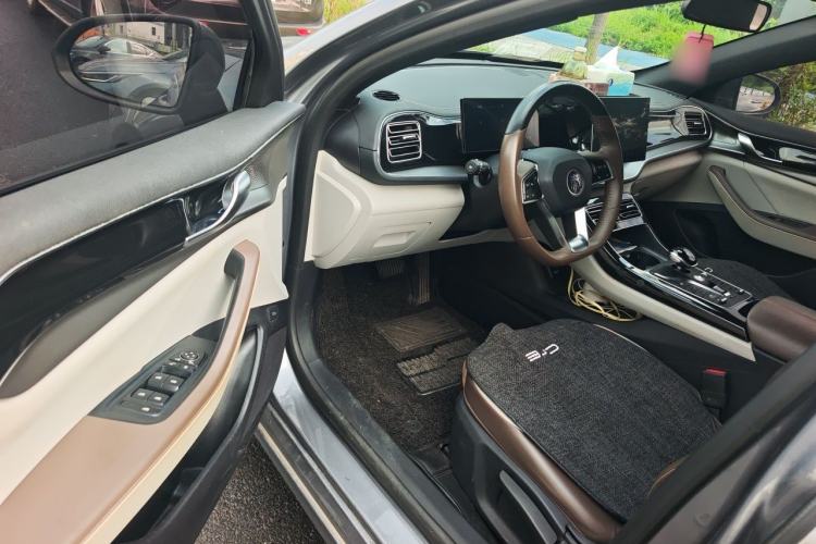 Used BYD Qin PLUS 2023 Champion Edition DM-i 120KM Leading Model Driver Seat