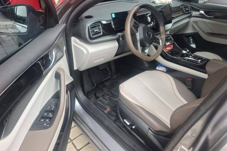 Used BYD Qin PLUS 2023 Champion Edition DM-i 55KM Superior Model Driver Seat
