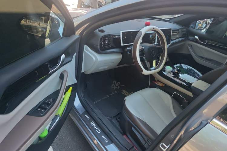 Used BYD Qin PLUS 2023 Champion Edition DM-i 55KM Leading Model Driver Seat