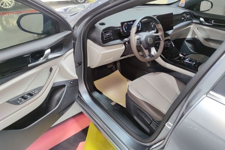 Used BYD Qin PLUS 2023 Champion Edition DM-i 55KM Leading Model Driver Seat
