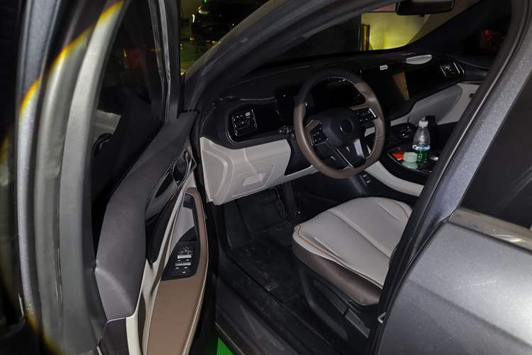 Used BYD Qin PLUS 2023 Champion Edition DM-i 120KM Leading Model Driver Seat