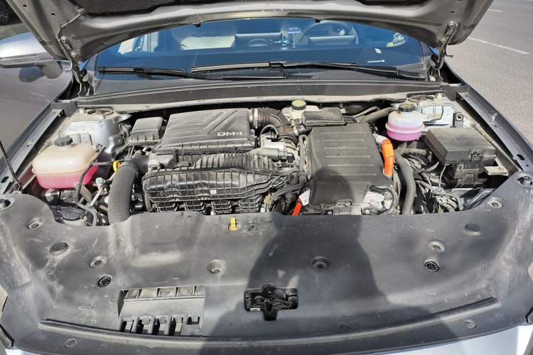 Used BYD Qin PLUS 2023 Champion Edition DM-i 120KM Leading Model Engine Bay