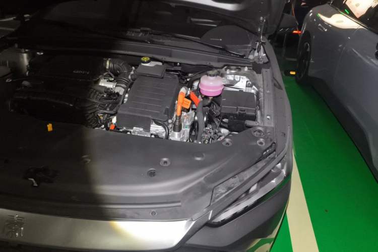 Used BYD Qin PLUS 2023 Champion Edition DM-i 120KM Leading Model Engine Bay Left