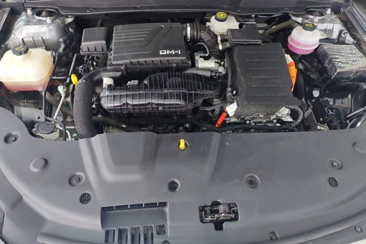 Used BYD Qin PLUS 2023 Champion Edition DM-i 120KM Leading Model Engine Bay