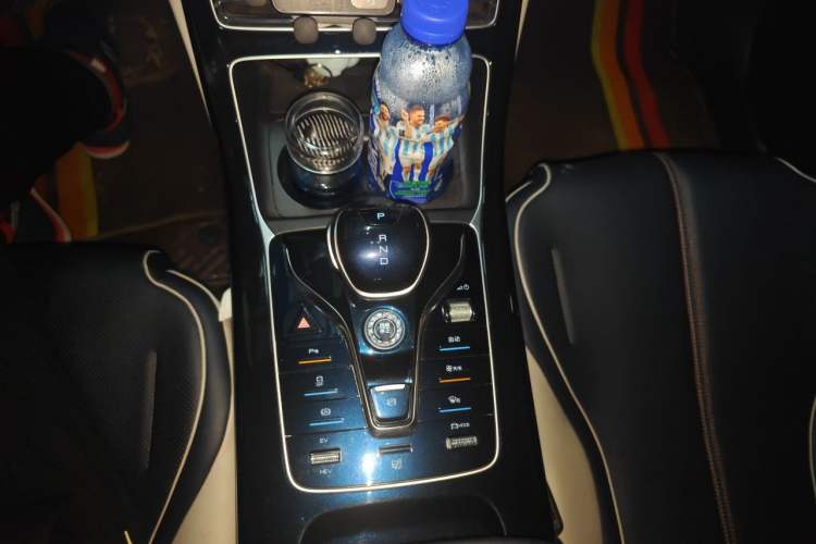 Used BYD Qin PLUS 2023 Champion Edition DM-i 55KM Superior Model Gear Lever