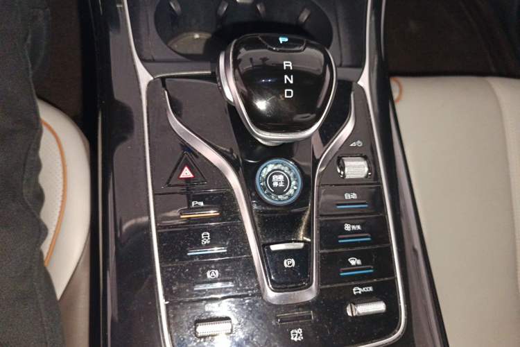 Used BYD Qin PLUS 2023 Champion Edition EV 510KM Leading Model Gear Lever