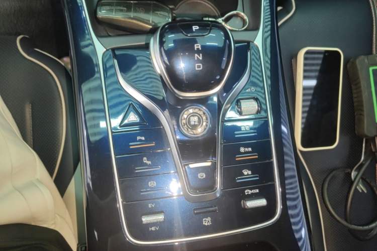 Used BYD Qin PLUS 2023 Champion Edition DM-i 120KM Excellence Model Gear Lever