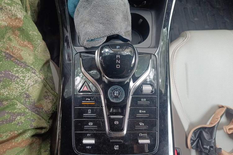 Used BYD Qin PLUS 2023 Champion Edition DM-i 55KM Leading Model Gear Lever
