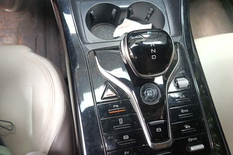 Used BYD Qin PLUS 2023 Champion Edition DM-i 55KM Leading Model Gear Lever