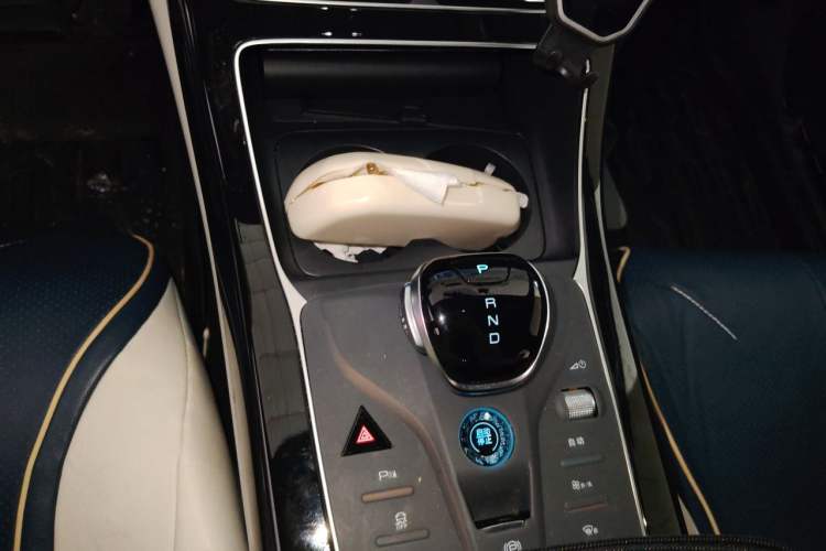 Used BYD Qin PLUS 2023 Champion Edition DM-i 55KM Superior Model Gear Lever
