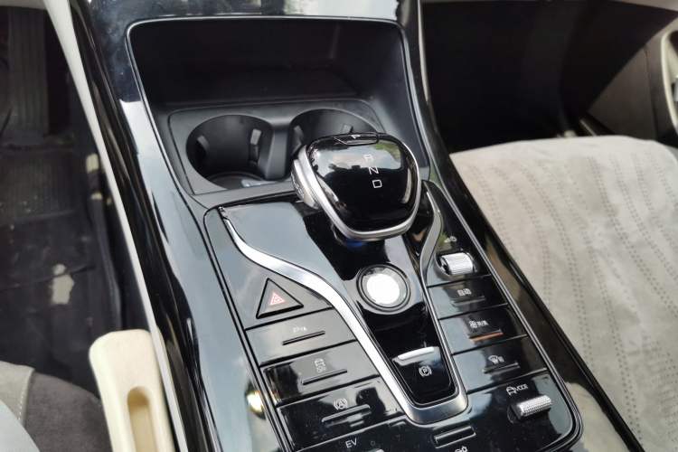 Used BYD Qin PLUS 2023 Champion Edition DM-i 55KM Leading Model Gear Lever