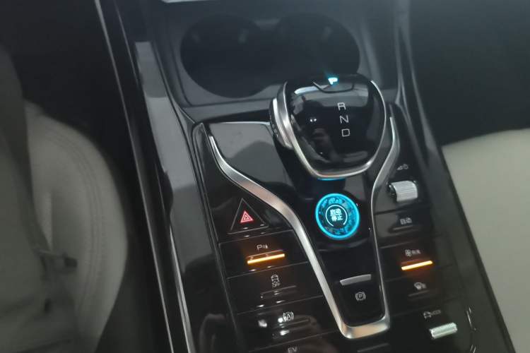 Used BYD Qin PLUS 2023 Champion Edition DM-i 55KM Leading Model Gear Lever