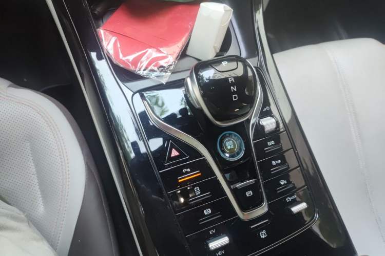 Used BYD Qin PLUS 2023 Champion Edition DM-i 55KM Leading Model Gear Lever
