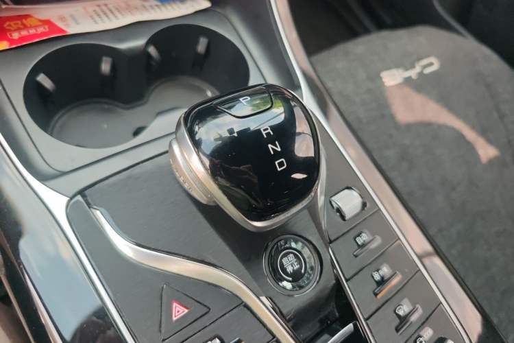Used BYD Qin PLUS 2023 Champion Edition DM-i 120KM Leading Model Gear Lever