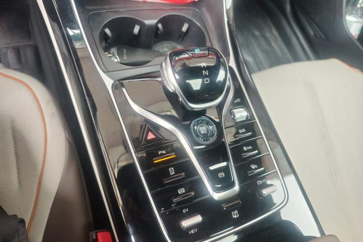 Used BYD Qin PLUS 2023 Champion Edition DM-i 55KM Superior Model Gear Lever