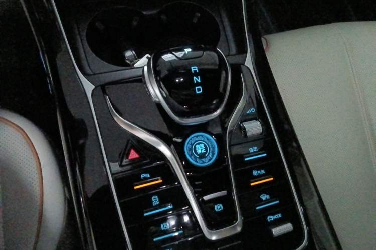 Used BYD Qin PLUS 2023 Champion Edition DM-i 55KM Superior Model Gear Lever