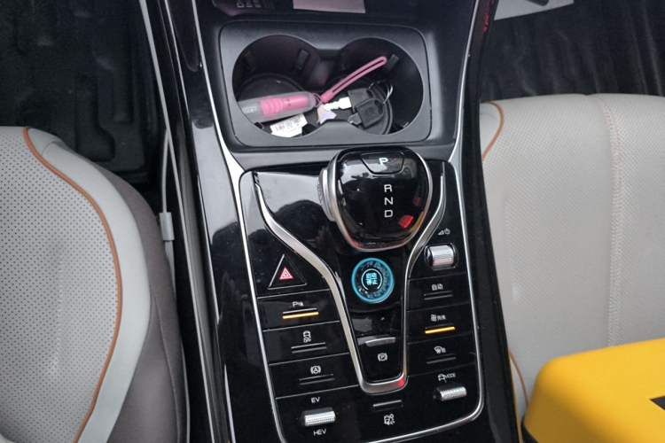Used BYD Qin PLUS 2023 Champion Edition DM-i 55KM Superior Model Gear Lever