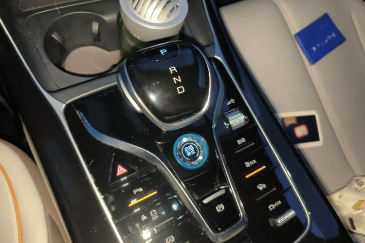 Used BYD Qin PLUS 2023 Champion Edition DM-i 120KM Beyond Model Gear Lever