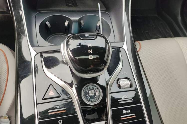 Used BYD Qin PLUS 2023 Champion Edition DM-i 55KM Superior Model Gear Lever