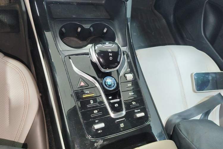 Used BYD Qin PLUS 2023 Champion Edition DM-i 55KM Leading Model Gear Lever