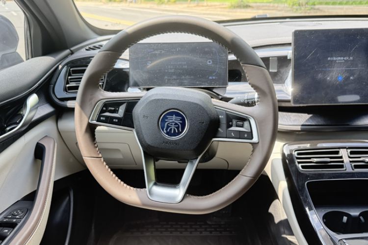 Used BYD Qin PLUS 2023 Champion Edition DM-i 55KM Leading Model Interior 3